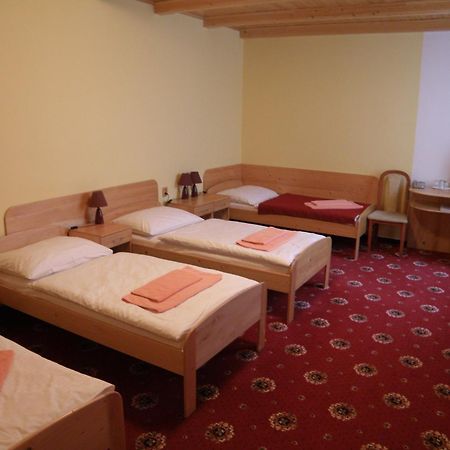 Sport-V-Hotel Hrotovice Екстериор снимка