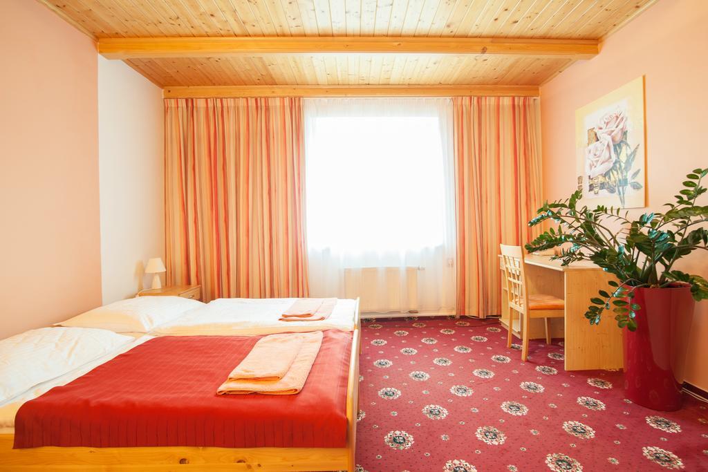 Sport-V-Hotel Hrotovice Стая снимка