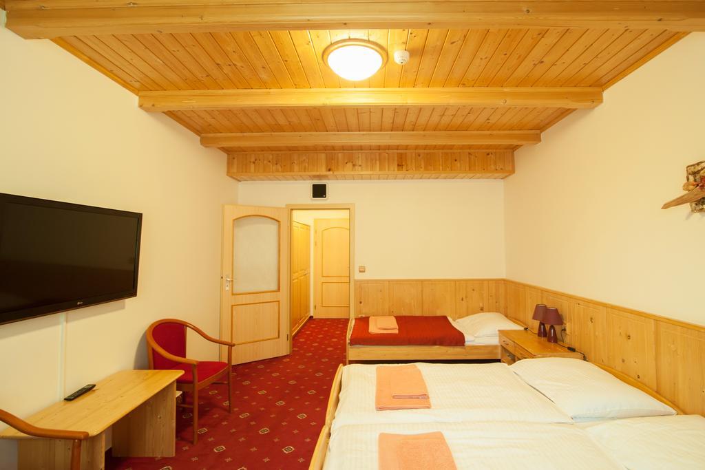 Sport-V-Hotel Hrotovice Стая снимка