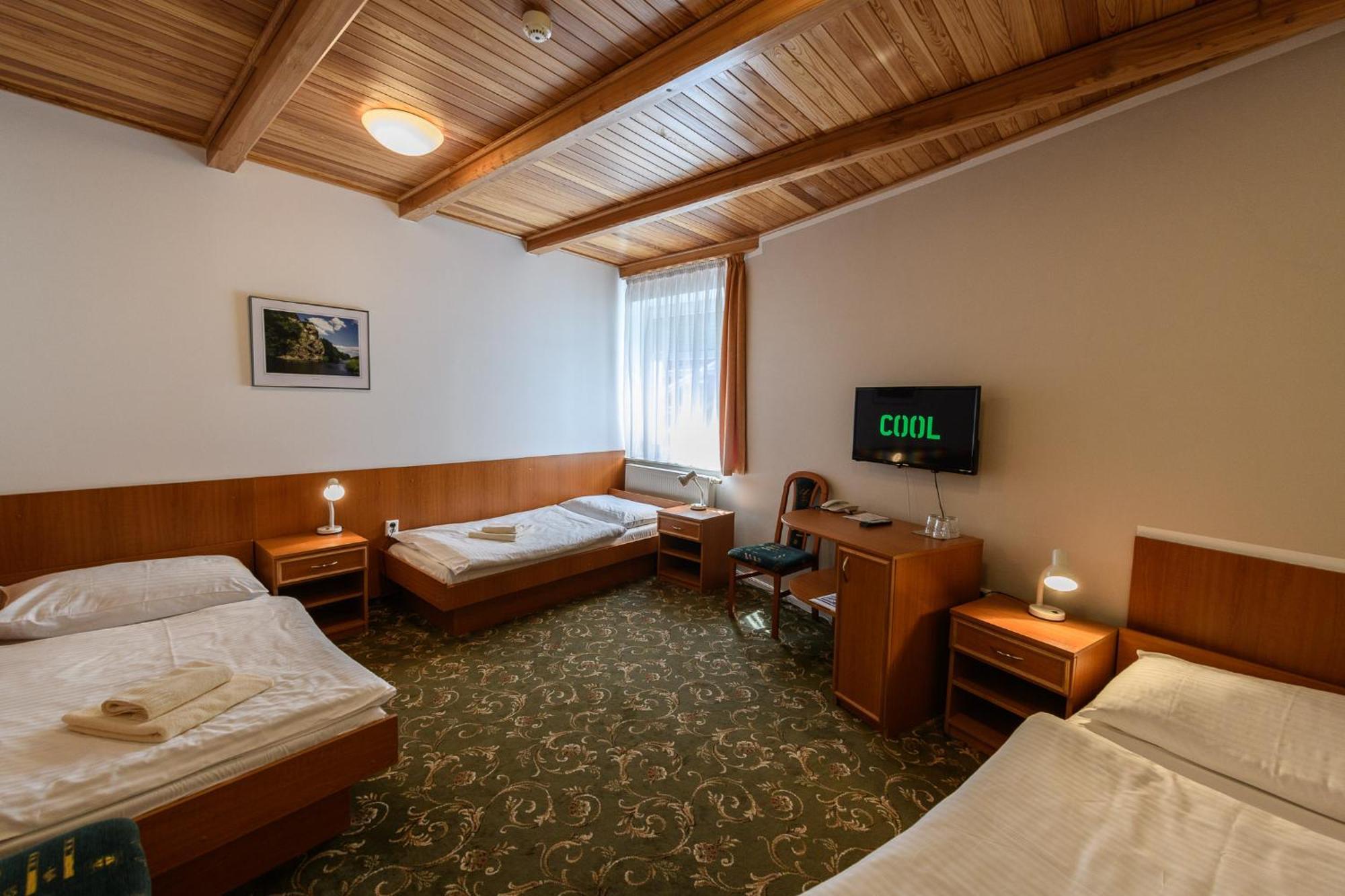 Sport-V-Hotel Hrotovice Екстериор снимка