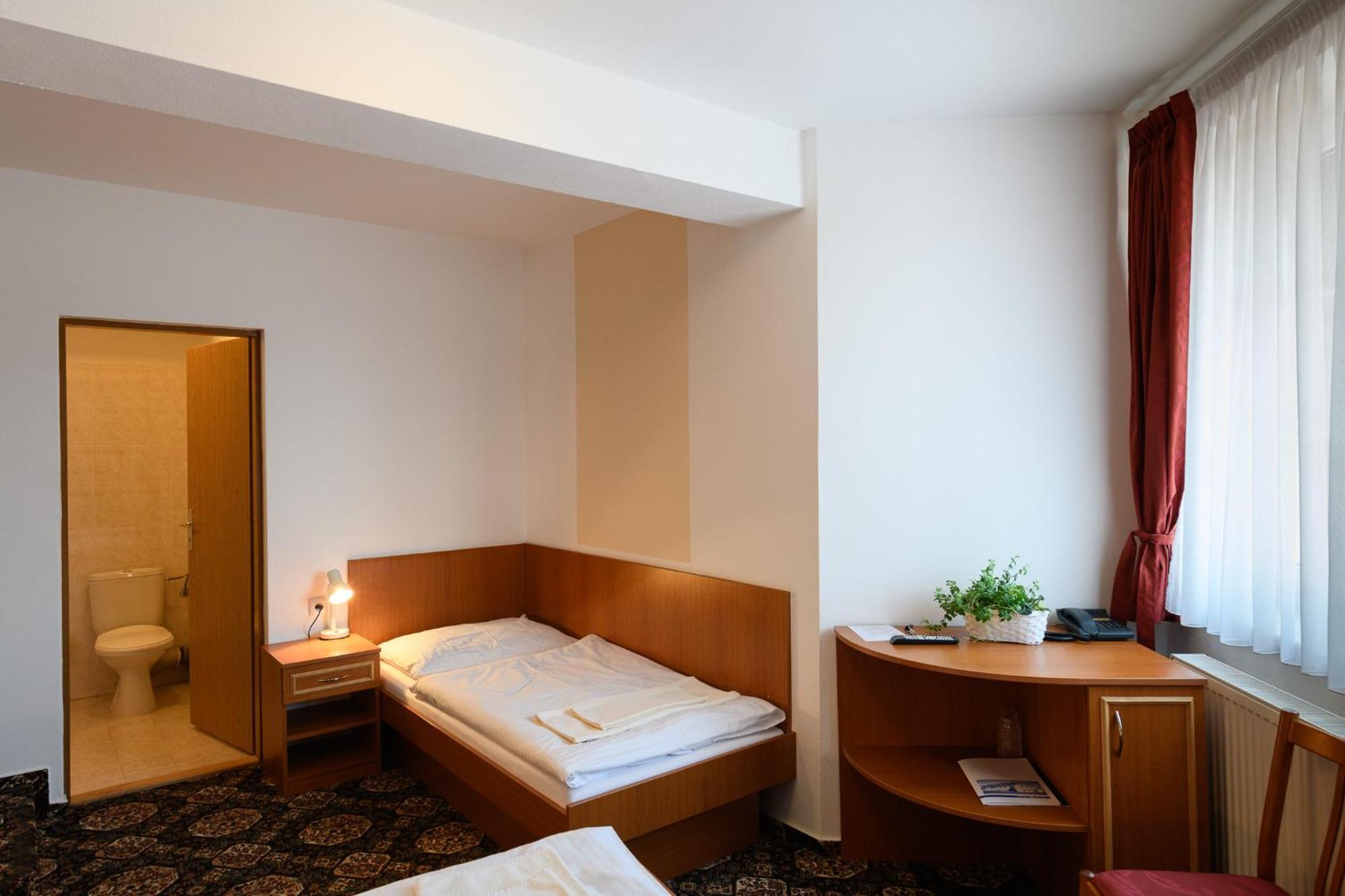 Sport-V-Hotel Hrotovice Екстериор снимка