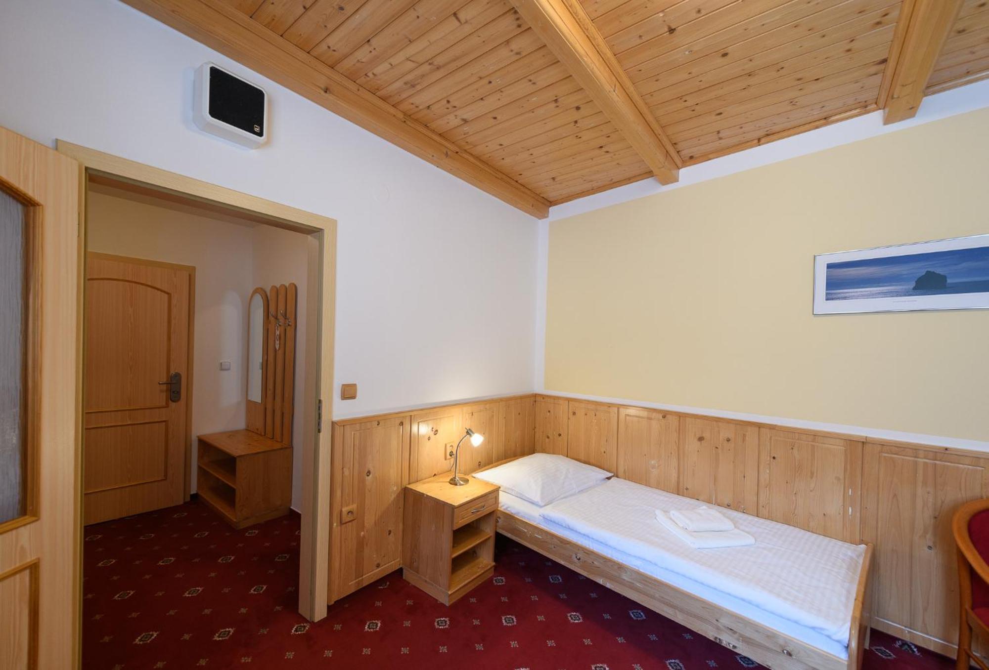 Sport-V-Hotel Hrotovice Екстериор снимка