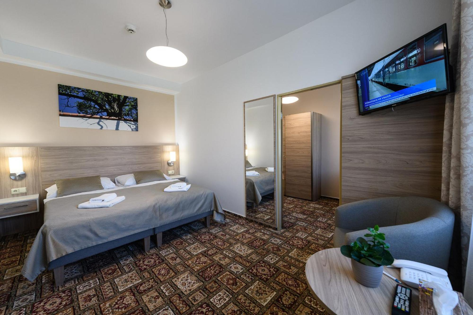 Sport-V-Hotel Hrotovice Екстериор снимка