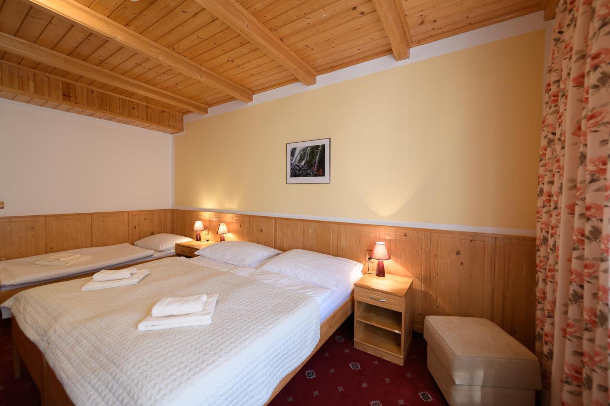 Sport-V-Hotel Hrotovice Екстериор снимка