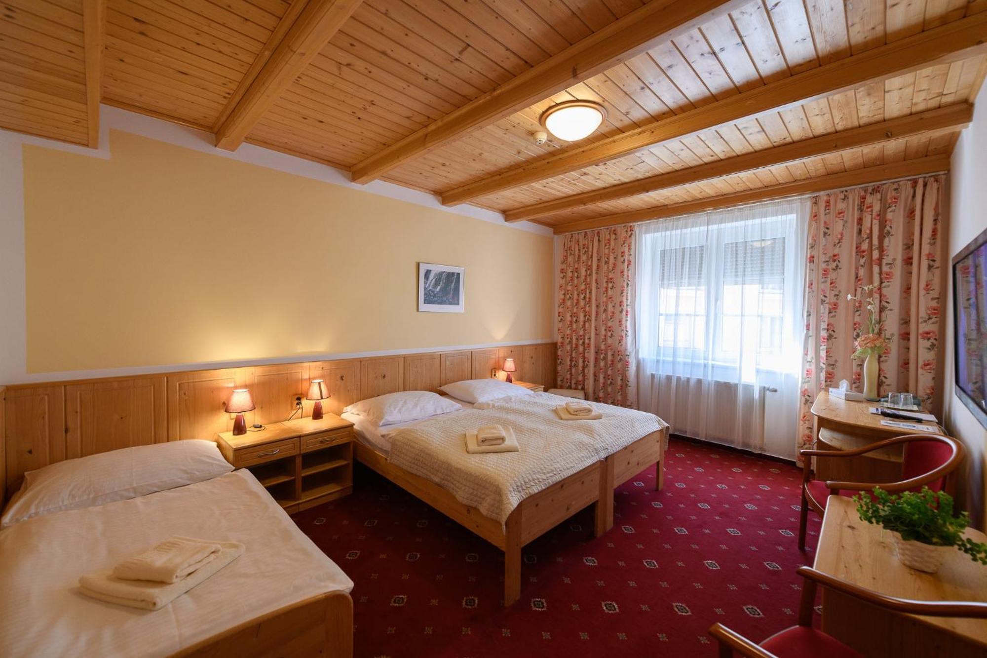 Sport-V-Hotel Hrotovice Екстериор снимка