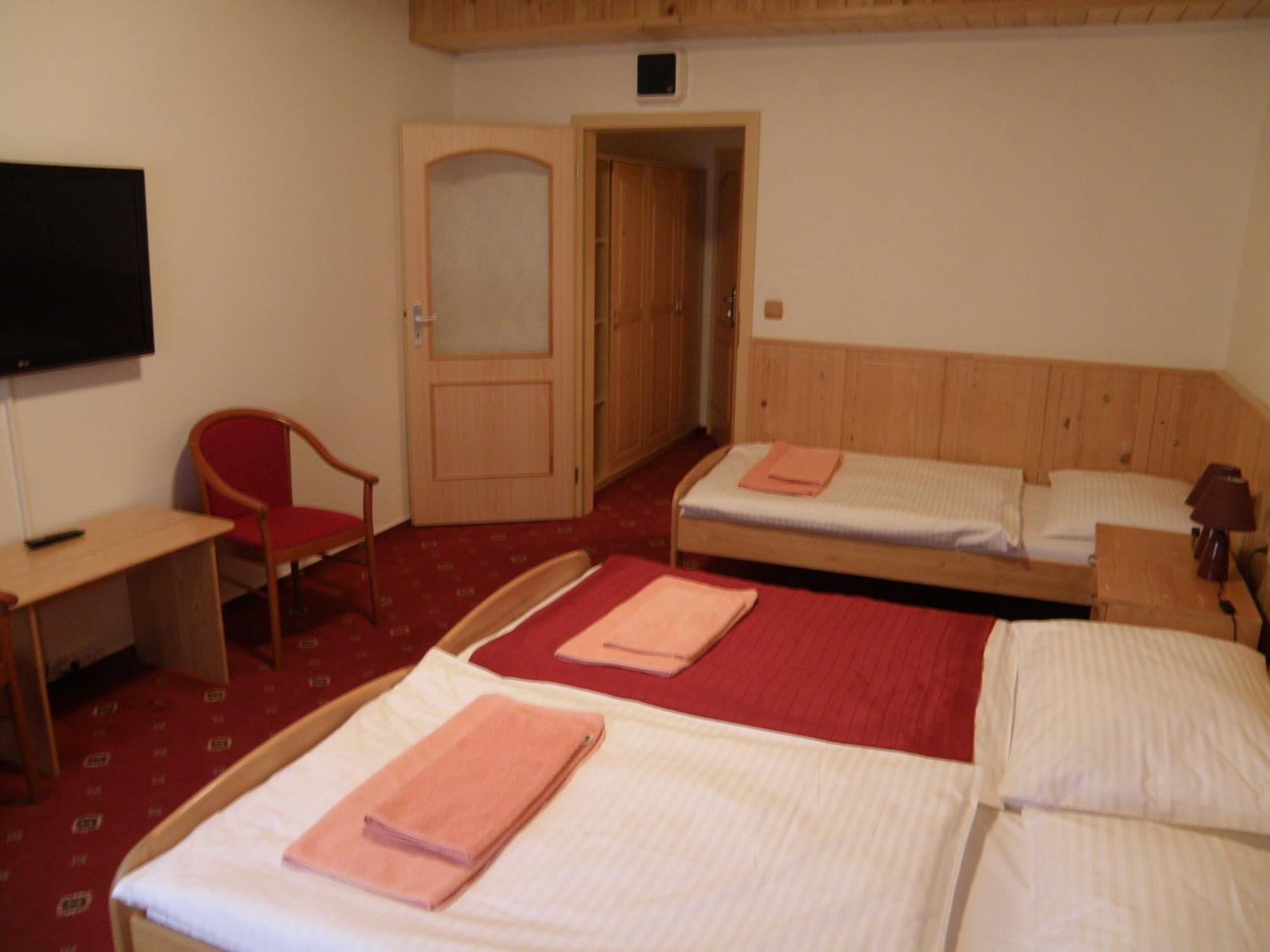 Sport-V-Hotel Hrotovice Екстериор снимка