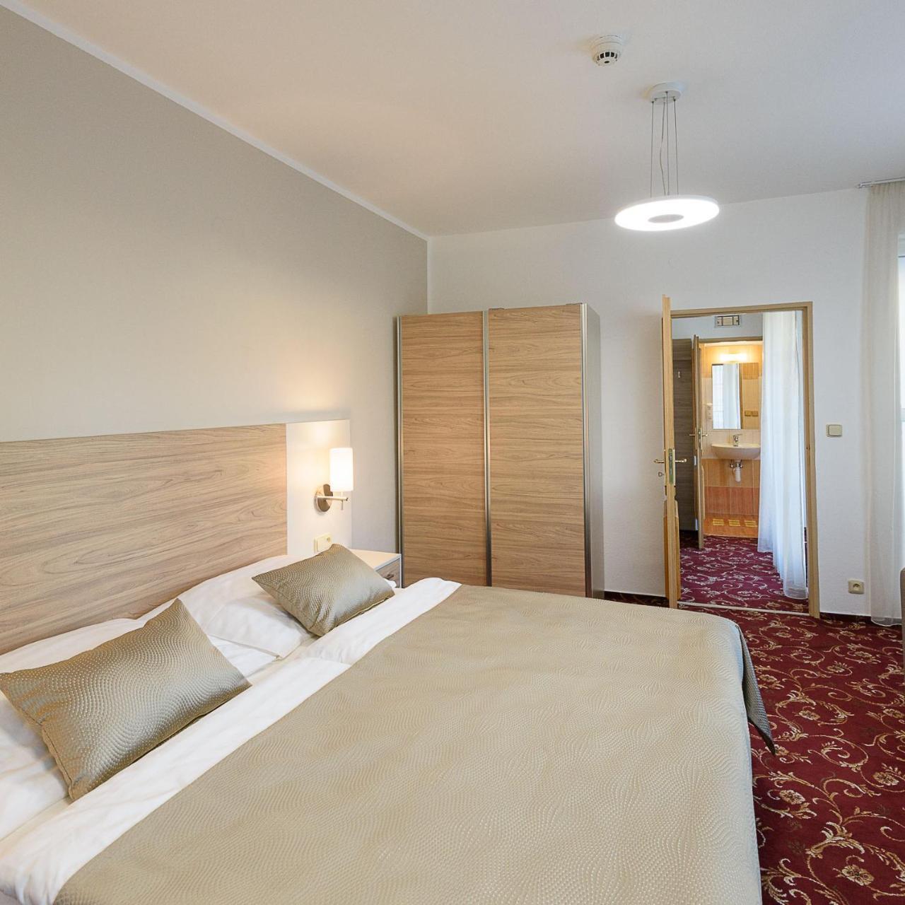 Sport-V-Hotel Hrotovice Екстериор снимка